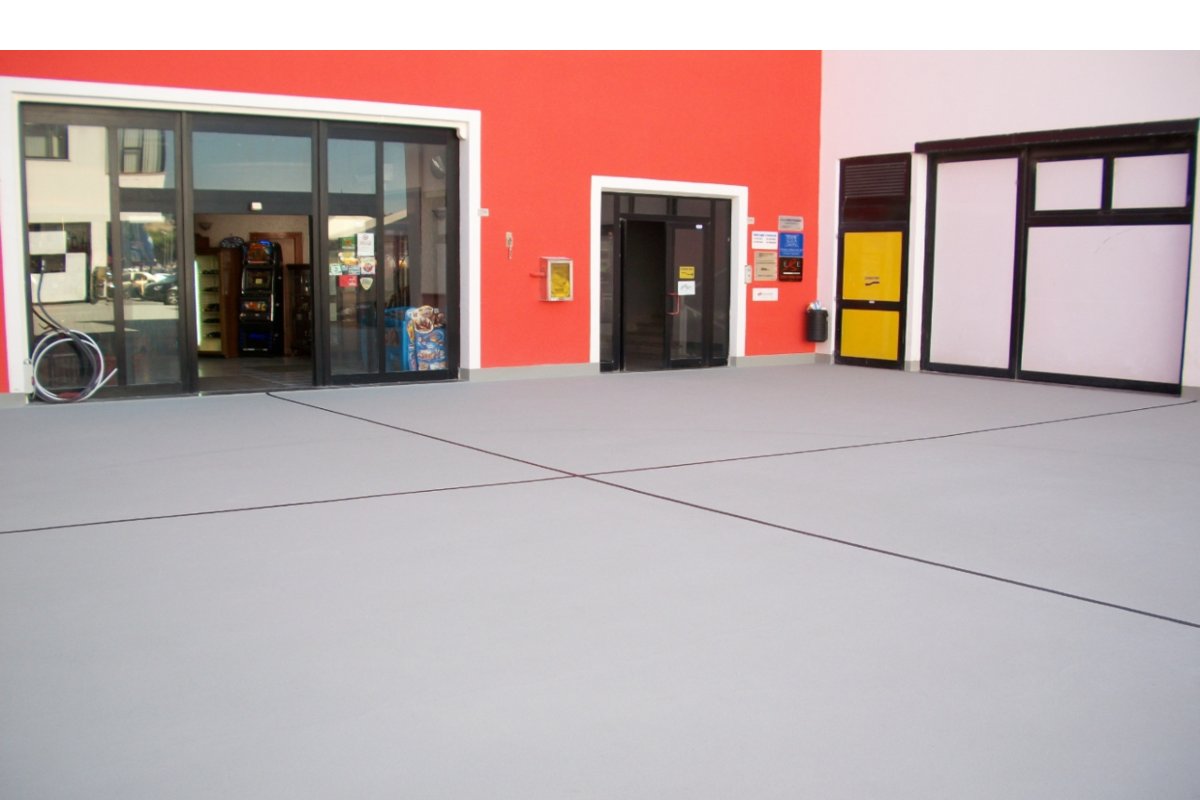 Pavimenti in poliurea — Pavitek sas di Arena Enzo & C.