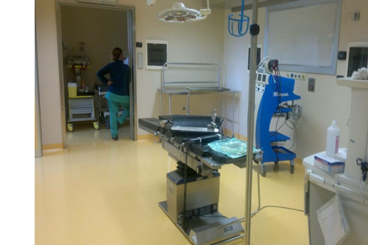 pavimentazione tecnica in pvc per sala opera — arredamenti moquettes