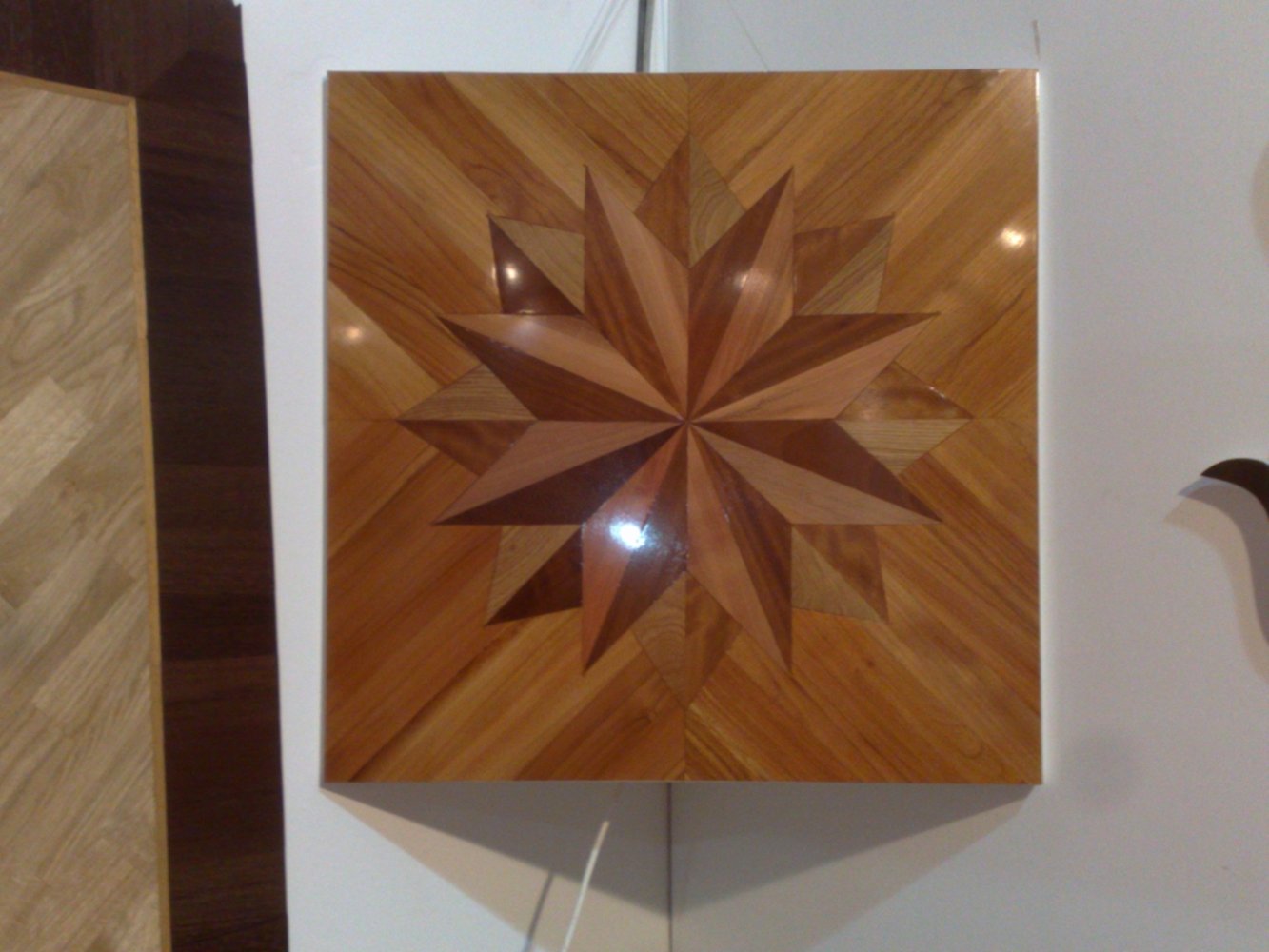 rosone in rovere e iroko € 350,00 — Dima parquet