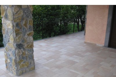 Posa in opera di pavimenti in Gress