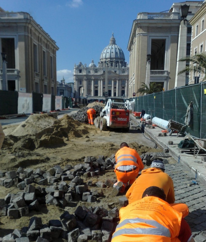 Sampietrini da recupero - Via della Conciliazione — Castelli Romani...L' Arte della Pietra