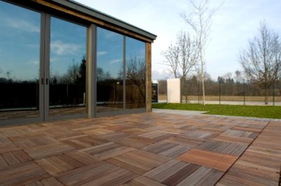 Pavimenti in teak per esterni a quadrotti