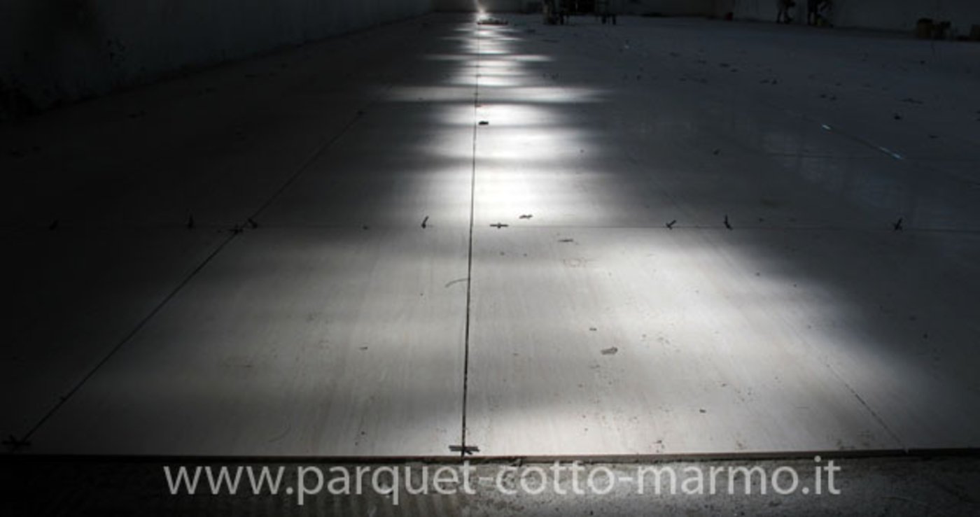 pavimento in gres porcellanato grandi formati — Floor Treatment