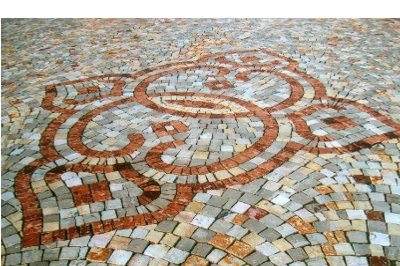 disegno in marmo di apricena e pietra greca