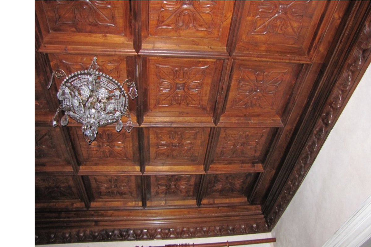 Soffitto in legno intersiato a cassettoni,  a mano — Artepronta s.a.s.
