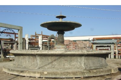 Fontana in pietra da centro giardino