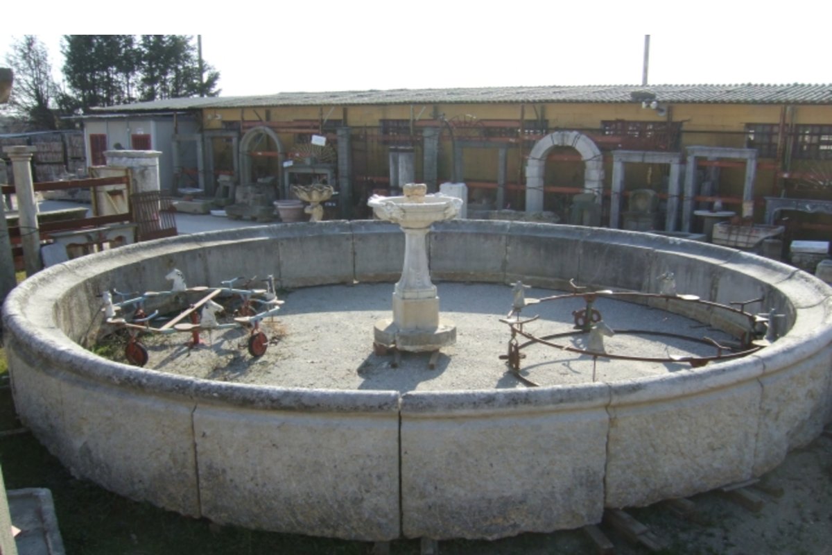 Fontana in pietra da centro giardino — Recuperando Brick and Stone