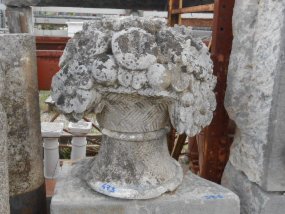 Vasi sopracolonna in pietra di Vicenza antichi — immagine 1 di 3