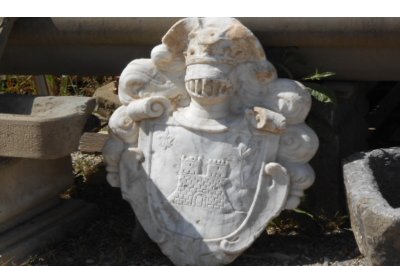 Stemma in marmo antico