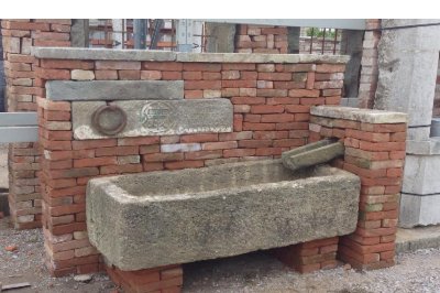 fontana in pietra