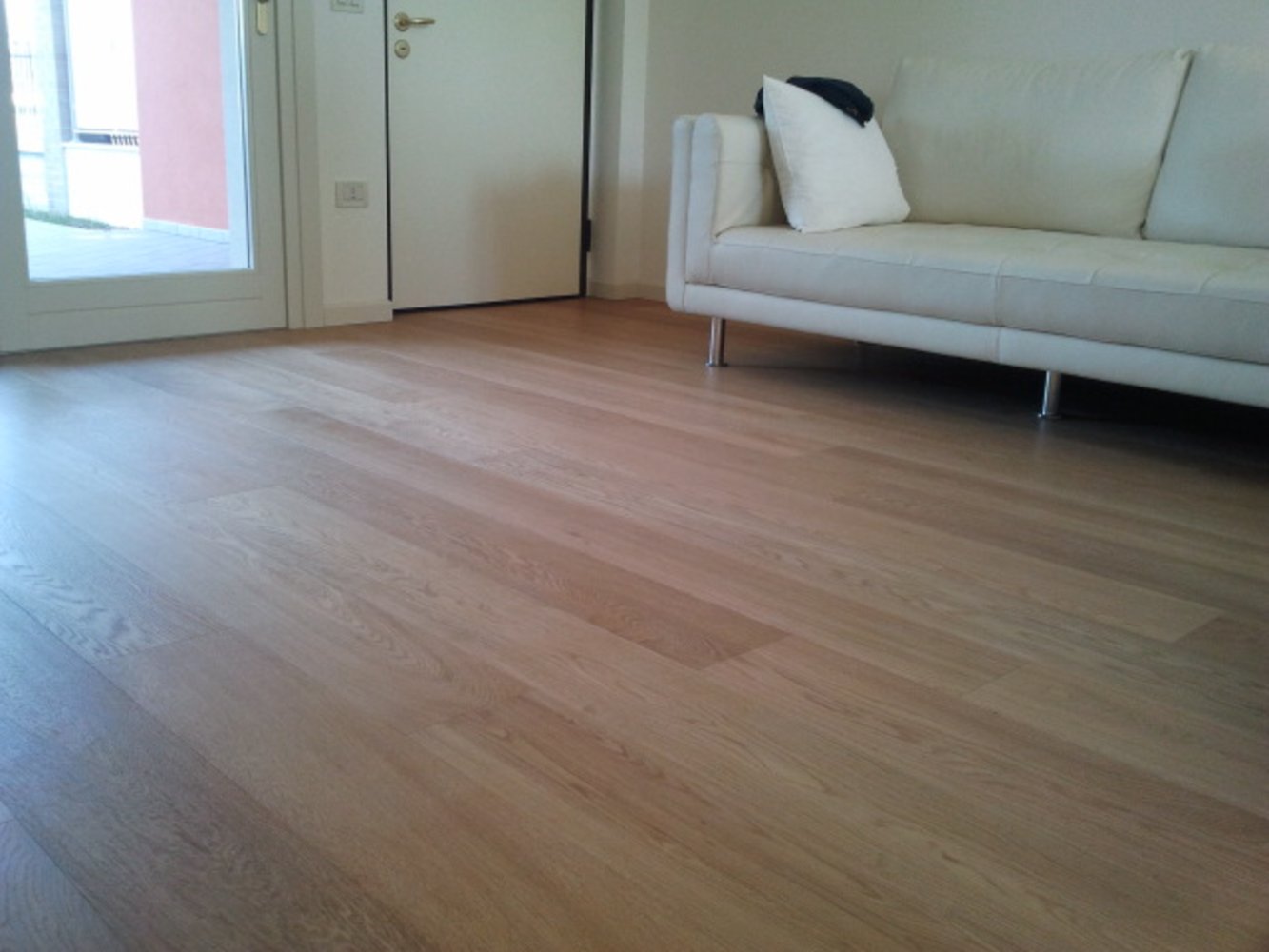 Pavimenti in laminato AC4/32 spessore mm 8 — PAVIMENTI SCORRANO