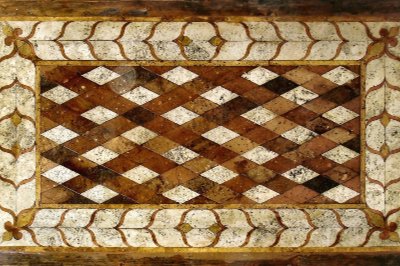 Pavimenti per esterno in marmo e cotto