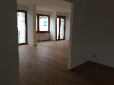 Posa in opera parquet prefinito — immagine 2 di 9