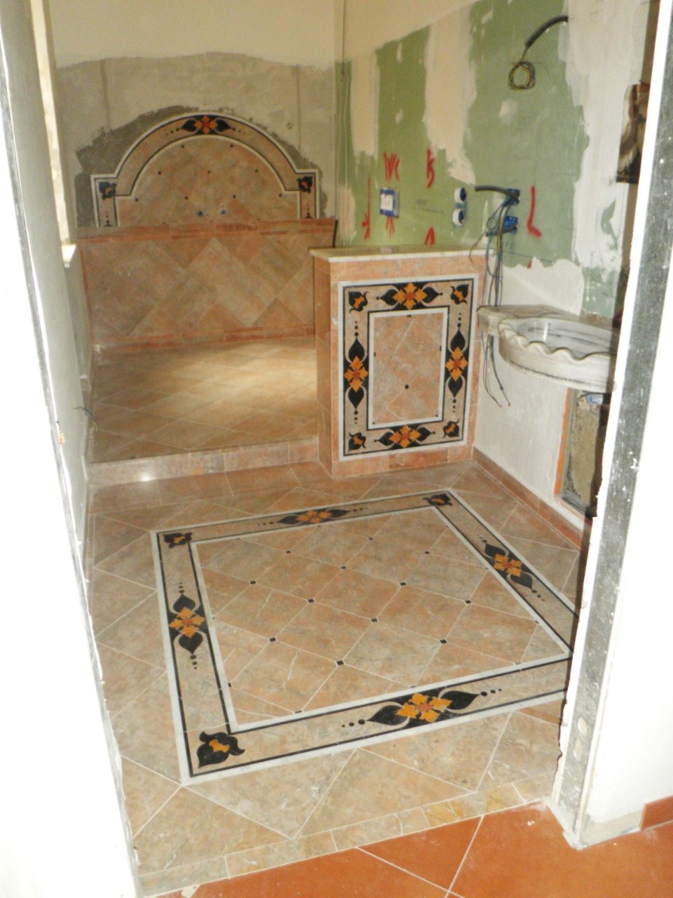 Pavimenti e rivestimenti in marmo intarsiati — La Bottega delle Arti Antiche