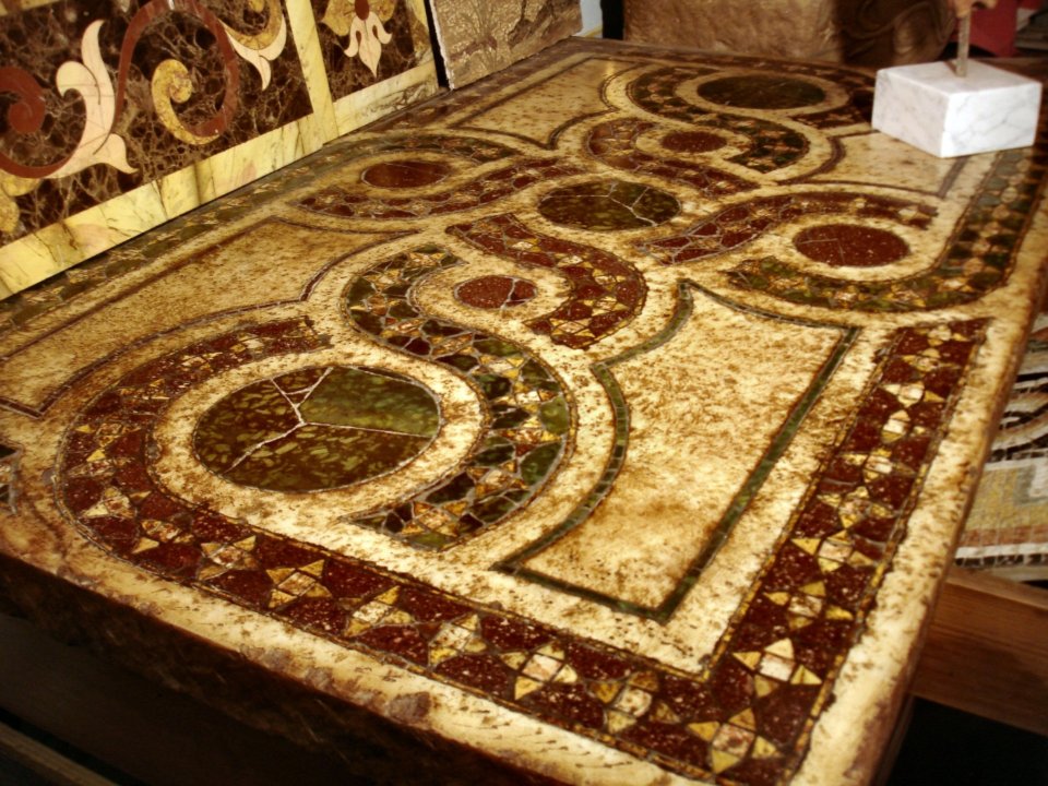 Pavimenti e rivestimenti in marmo intarsiati — La Bottega delle Arti Antiche