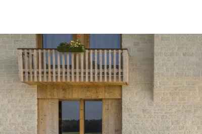 Serramenti e porte in legno antico di recupero