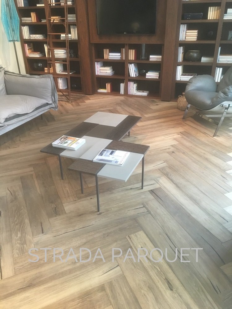 Rovere smoked spina di pesce all italiana — Strada Legnami & Parquet srl