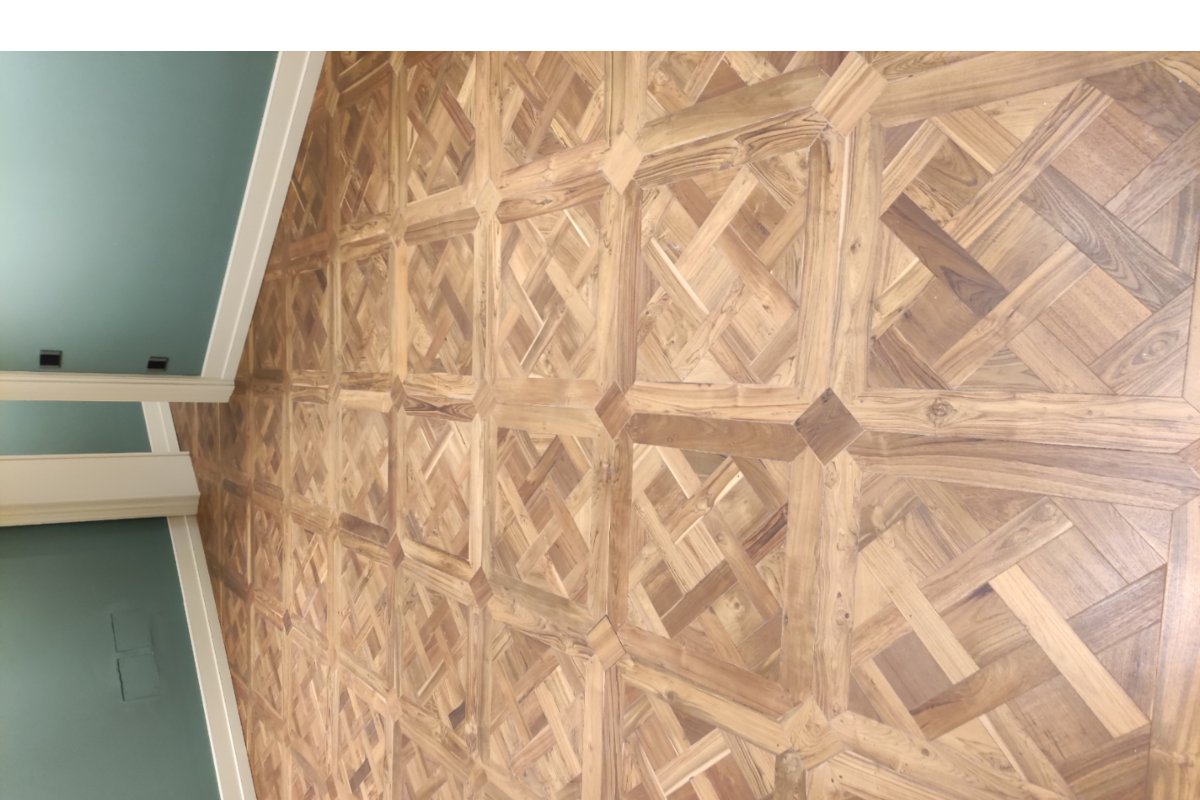 Pavimento Versailles in Teak Antico — Artepronta s.a.s.