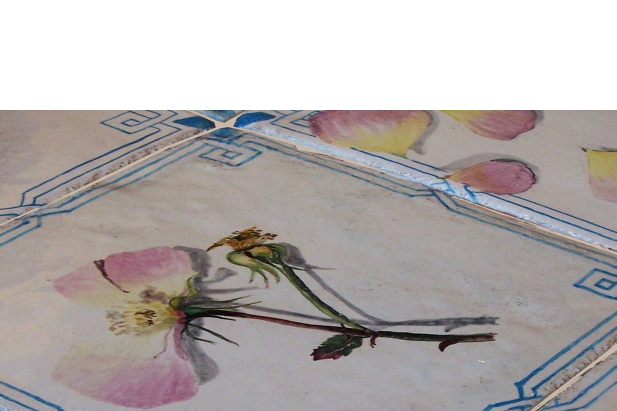 Pavimenti maiolicati con Petali di Rosa — Donatella Muffato