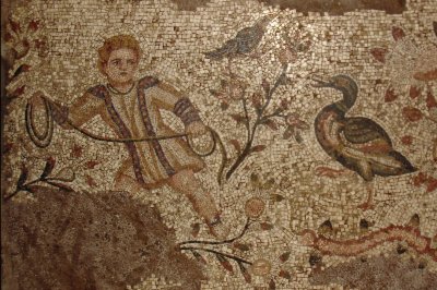 Mosaici  anticati con inserti in coccio pesto
