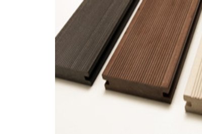 pavimentazione composita in plastica-legno